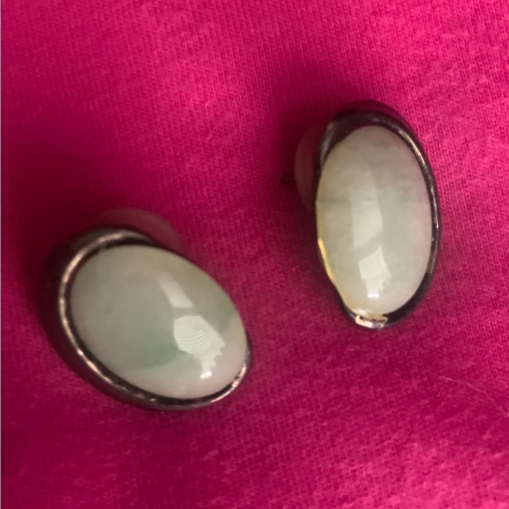 Vintage light green earrings post